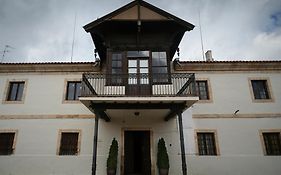 CASA RURAL PALACIO CONDE DE ALDANA con piscina entre encinares y dehesas